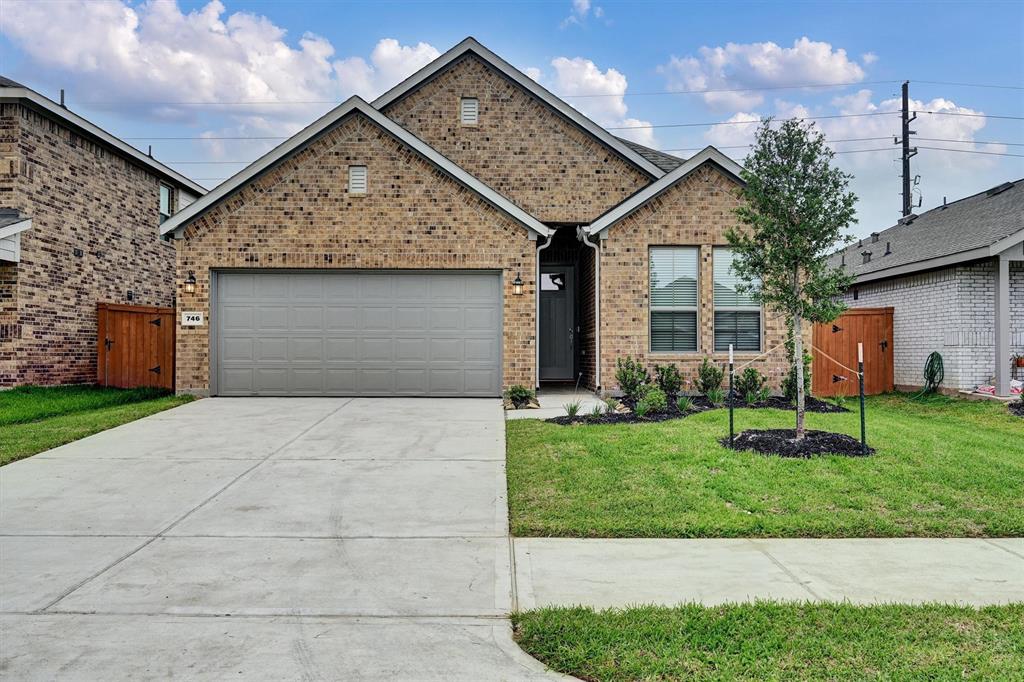 746 Mockingbird Passage, Beasley, Texas image 1