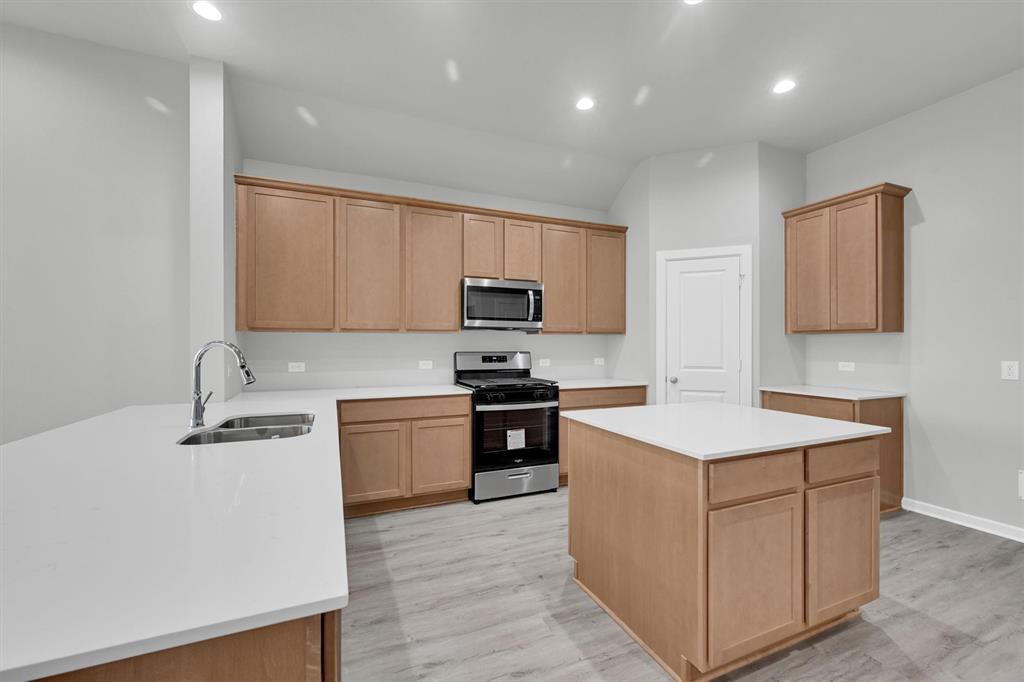 746 Mockingbird Passage, Beasley, Texas image 10
