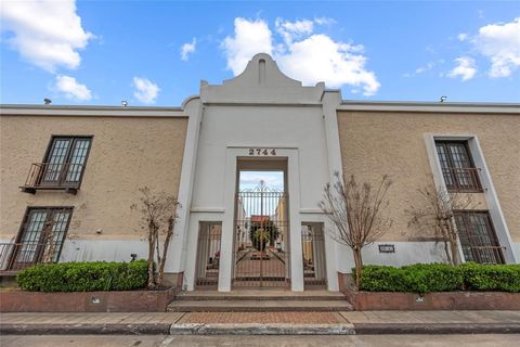 Photo of 2744 Briarhurst Drive #49, Houston, TX 77057 (MLS # 91363220)
