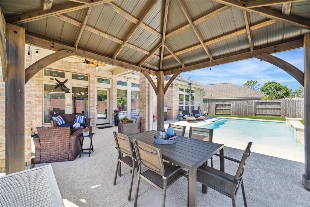 2817 Field Hollow Drive, Pearland, Texas image 19