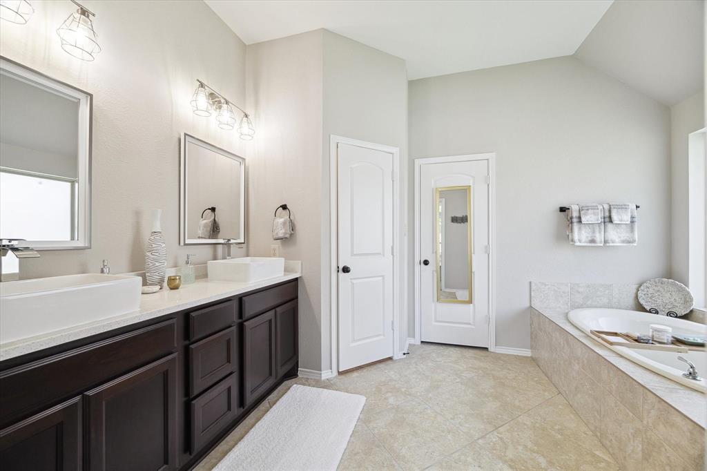 2817 Field Hollow Drive, Pearland, Texas image 12