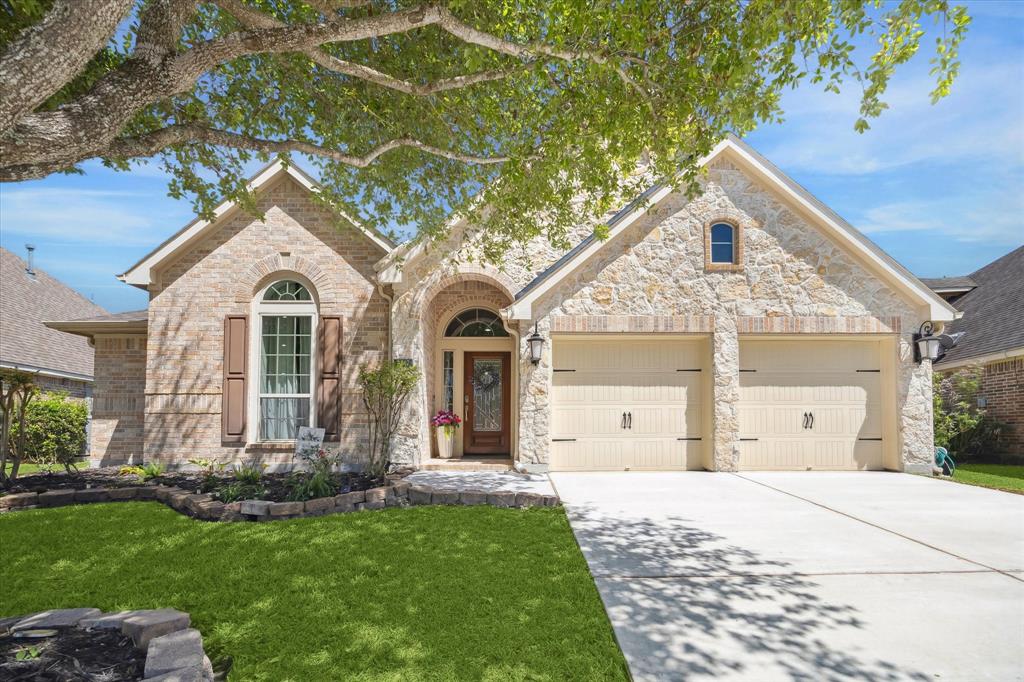 2817 Field Hollow Drive, Pearland, Texas image 1