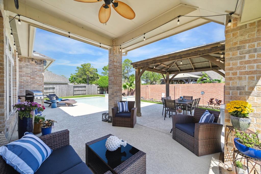 2817 Field Hollow Drive, Pearland, Texas image 18