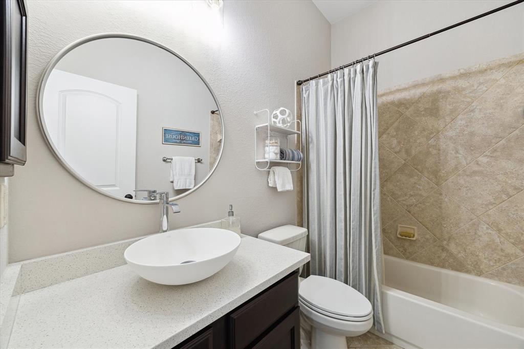 2817 Field Hollow Drive, Pearland, Texas image 16
