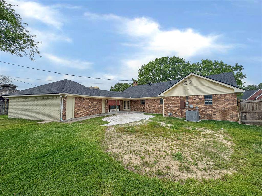 708 S 5th 1/2 Street, Nederland, Texas image 27