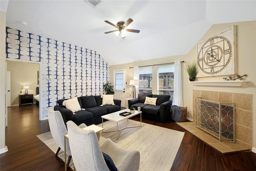 2818 Lake Forest Drive