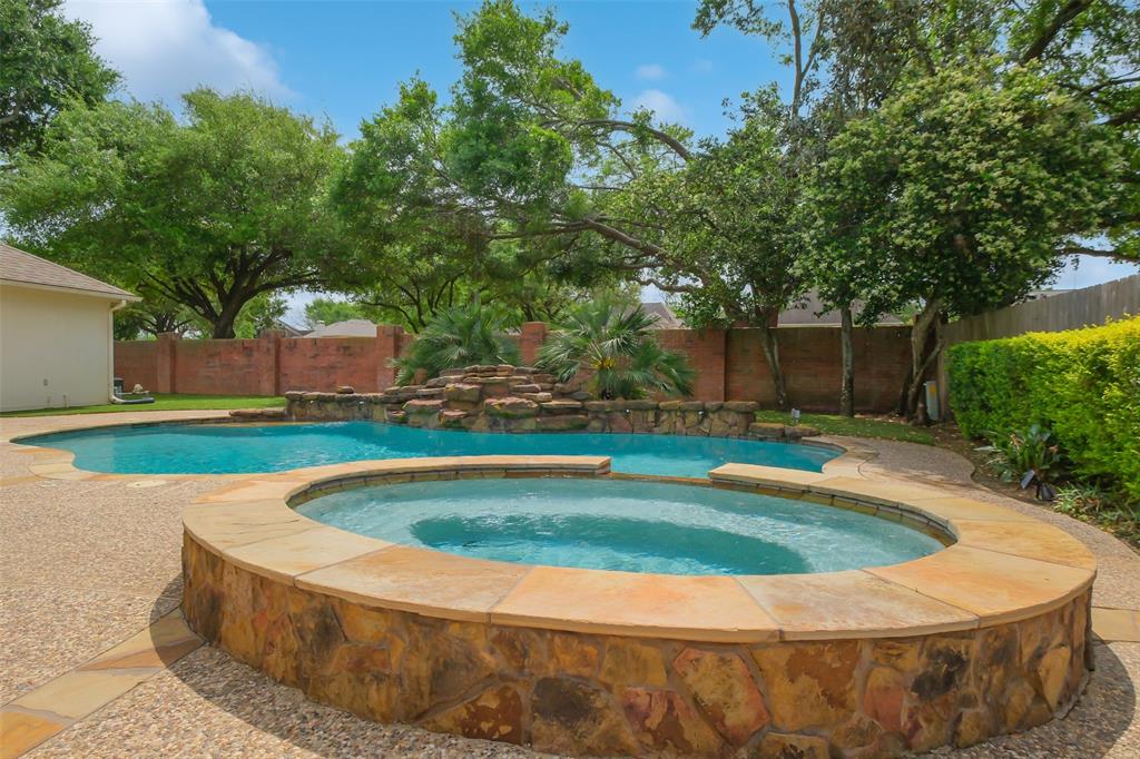 6911 Chessley Chase Drive, Sugar Land, Texas image 2