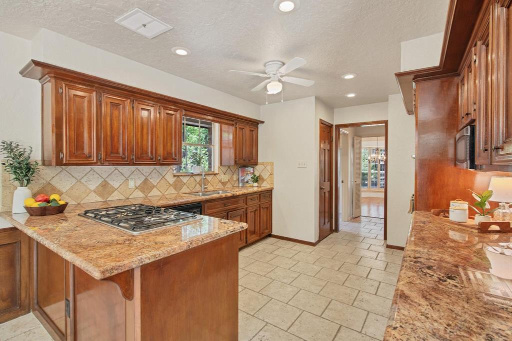 3407 Maple Park Drive, Kingwood, Texas image 17
