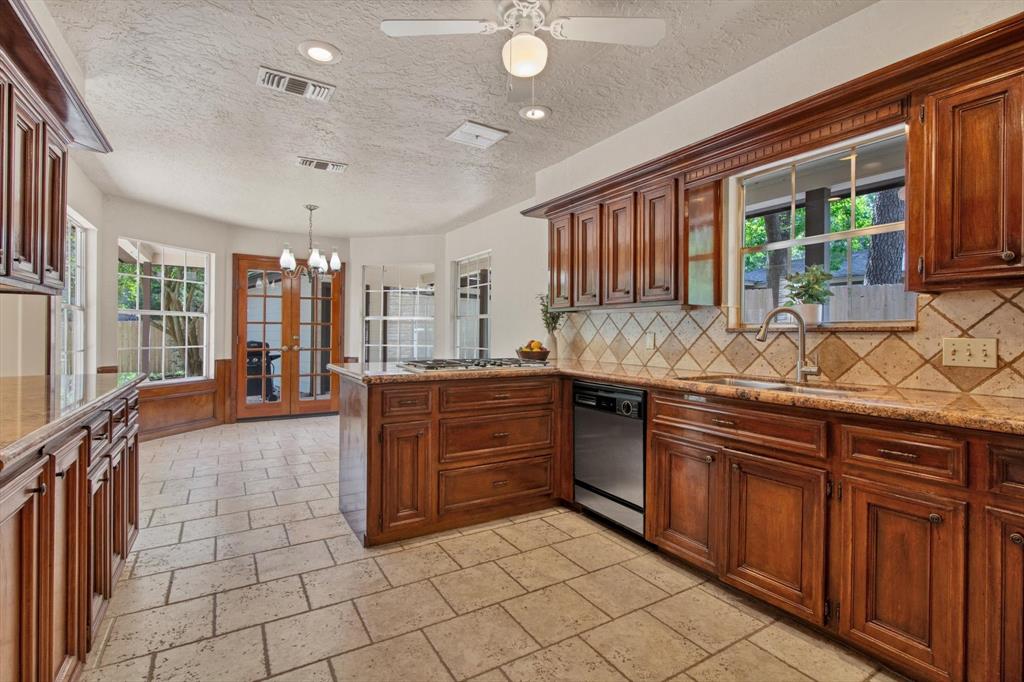 3407 Maple Park Drive, Kingwood, Texas image 14