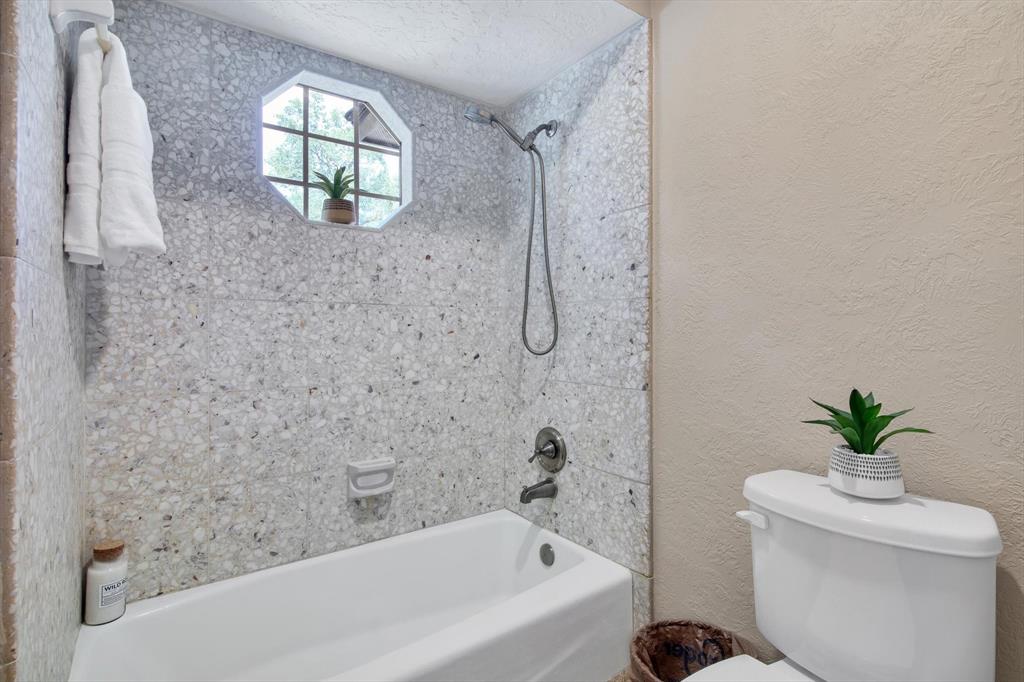 3407 Maple Park Drive, Kingwood, Texas image 36