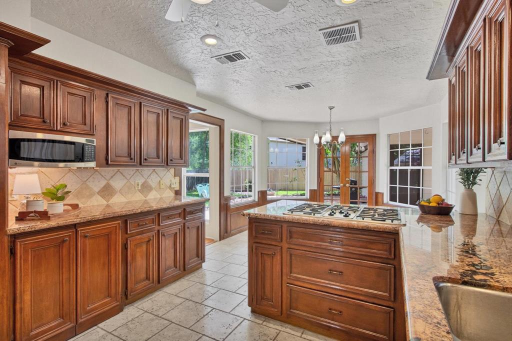 3407 Maple Park Drive, Kingwood, Texas image 12