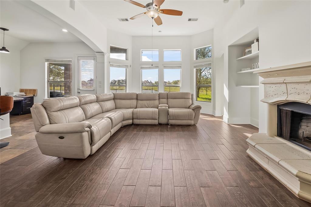 9535 Emerald Lakes Drive, Rosharon, Texas image 7