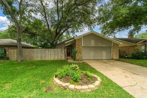 Single Family Residence in Houston TX 811 Seafoam Road.jpg