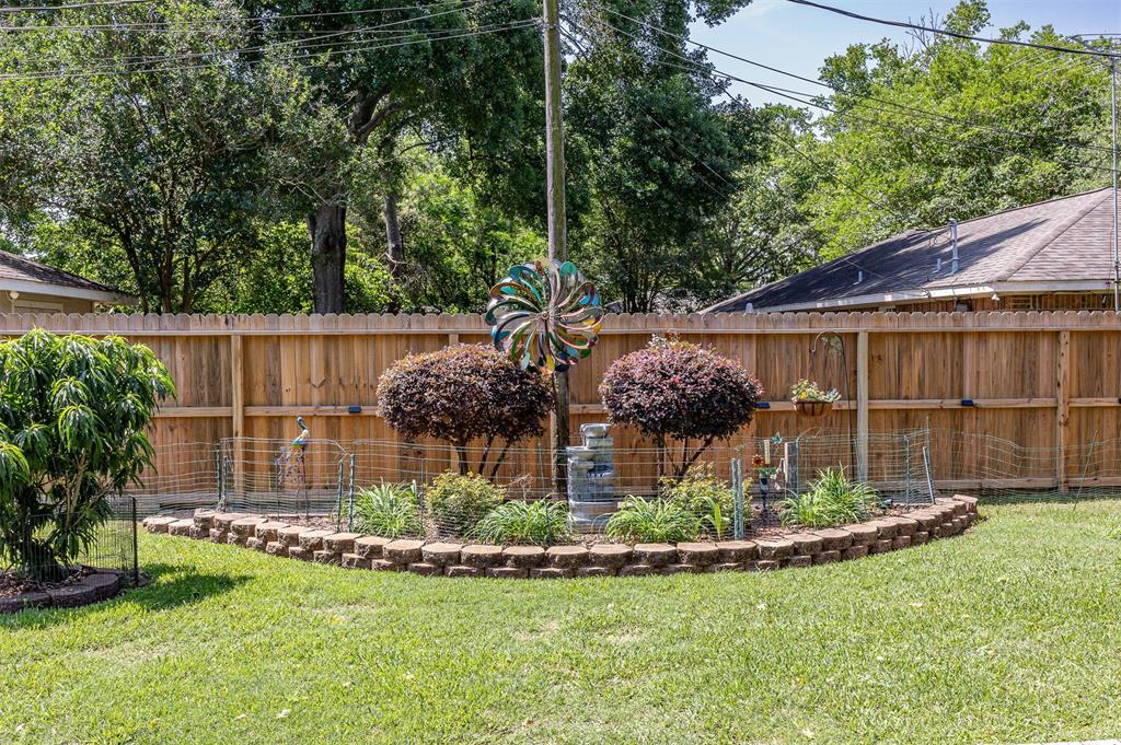 505 Mary Lane, Highlands, Texas image 12