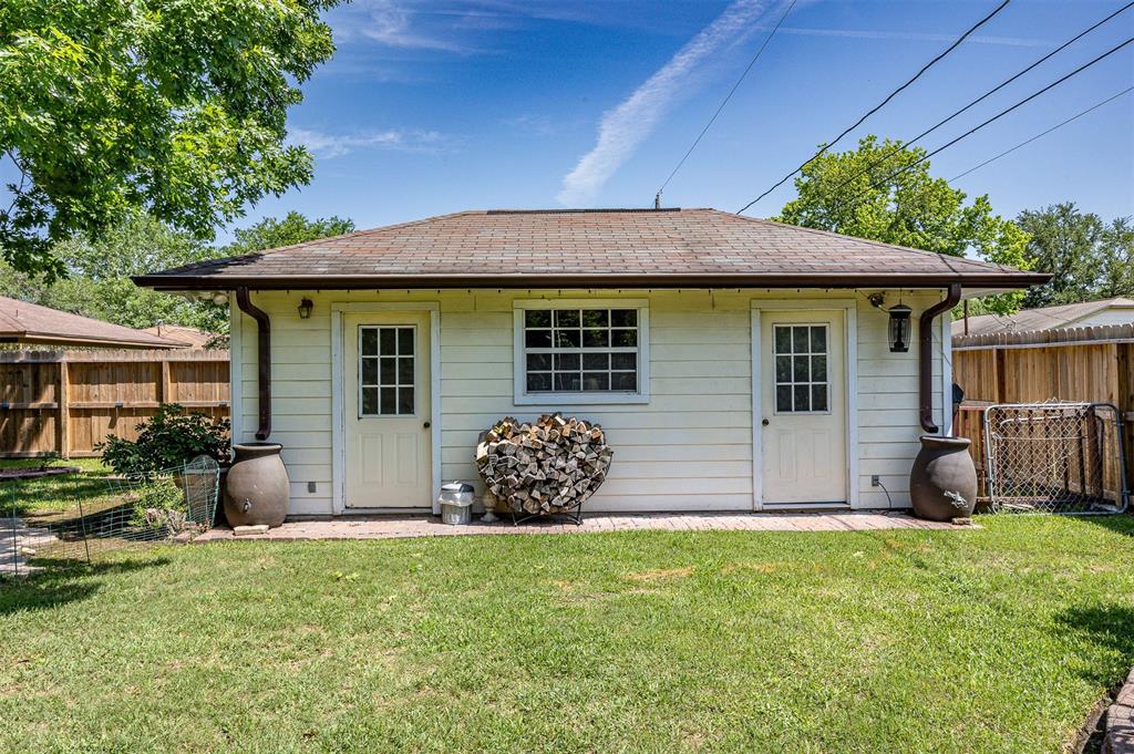 505 Mary Lane, Highlands, Texas image 14
