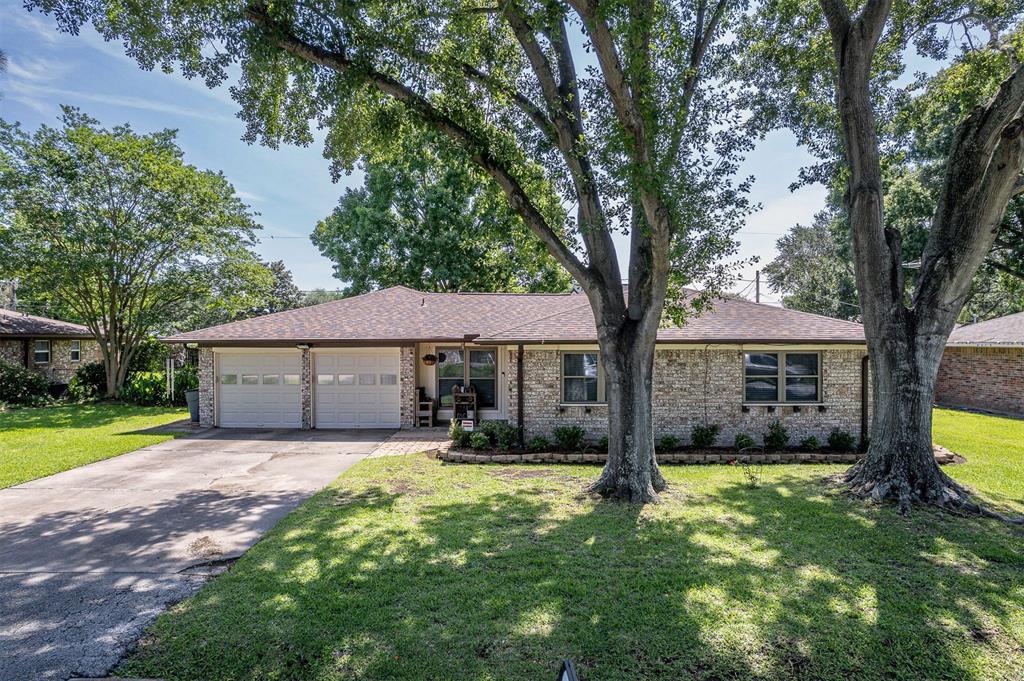 505 Mary Lane, Highlands, Texas image 1