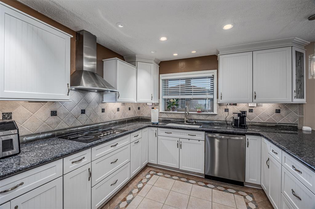 505 Mary Lane, Highlands, Texas image 30