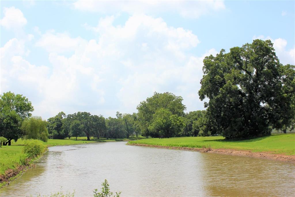 1720 Flintlock Court, Angleton, Texas image 14