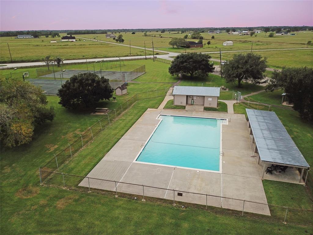 1720 Flintlock Court, Angleton, Texas image 12
