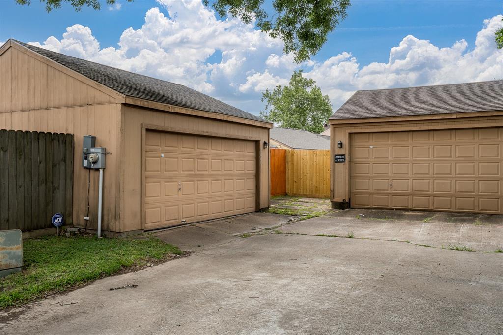 8660 Maplecrest Drive, Houston, Texas image 23
