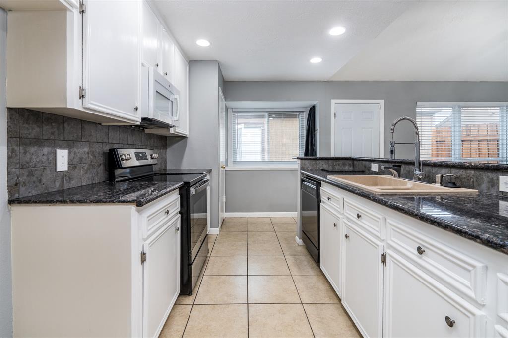 8660 Maplecrest Drive, Houston, Texas image 11