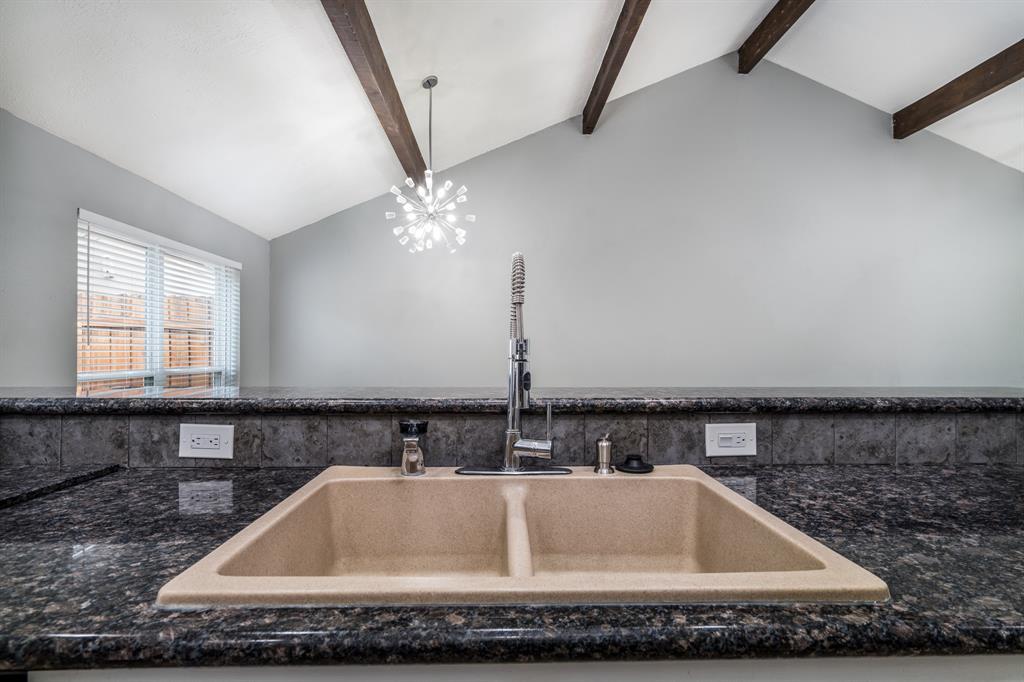 8660 Maplecrest Drive, Houston, Texas image 10