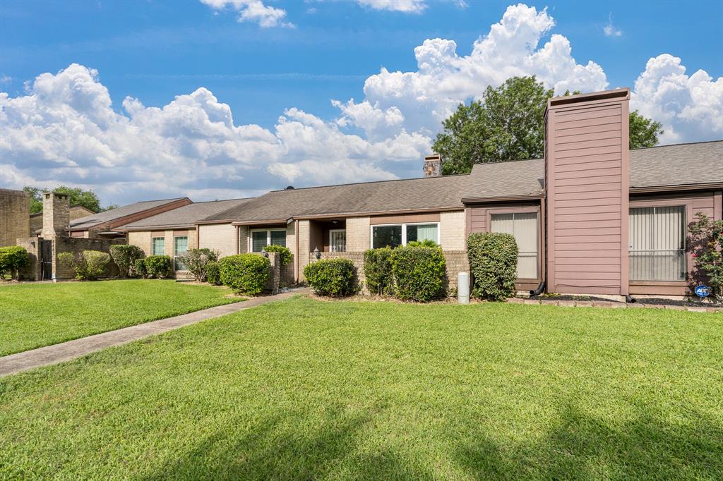 8660 Maplecrest Drive, Houston, Texas image 27