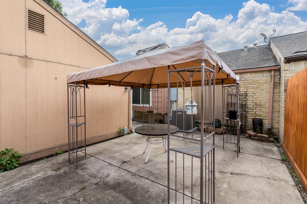 8660 Maplecrest Drive, Houston, Texas image 21