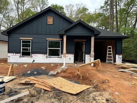 15306 Austin Willis TX 77378