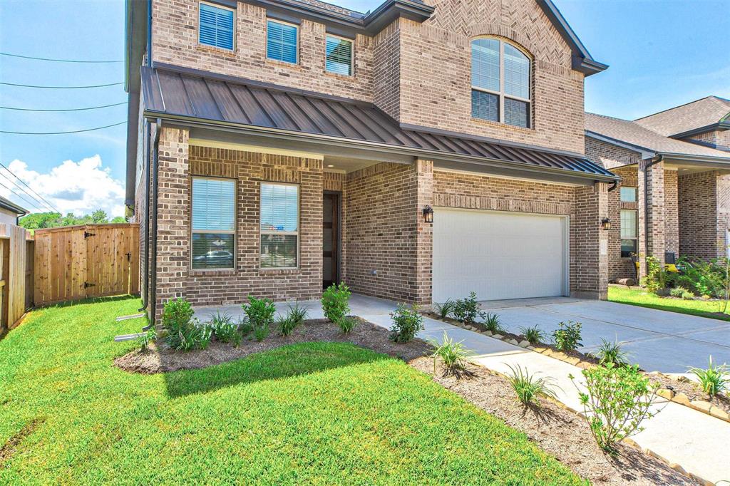 2151 Long Spring Drive, Missouri City, Texas image 2