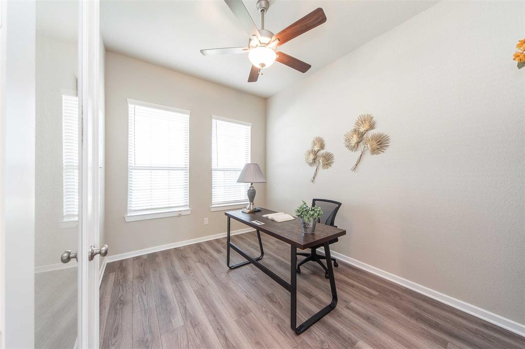 2151 Long Spring Drive, Missouri City, Texas image 4