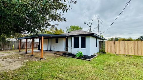 A home in Anahuac