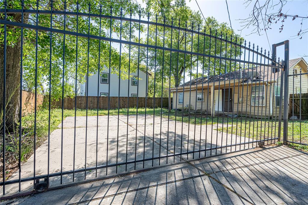 5103 Yellowstone Boulevard, Houston, Texas image 3