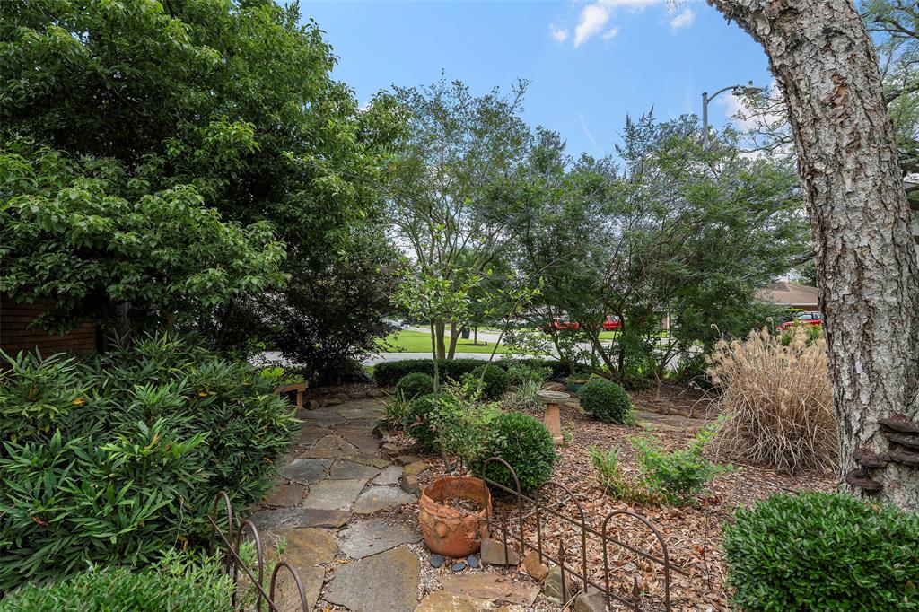 2114 Saxon Drive