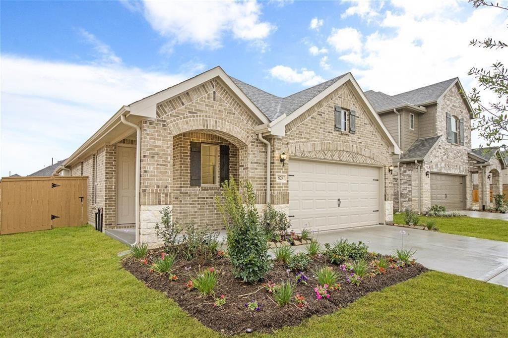 828 Laguna Green Lane