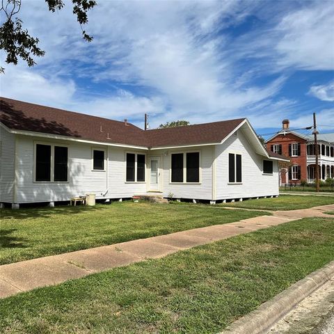 302 W French Street Cuero TX 77954