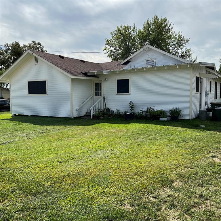 302 W French Street, Cuero, Texas image 4