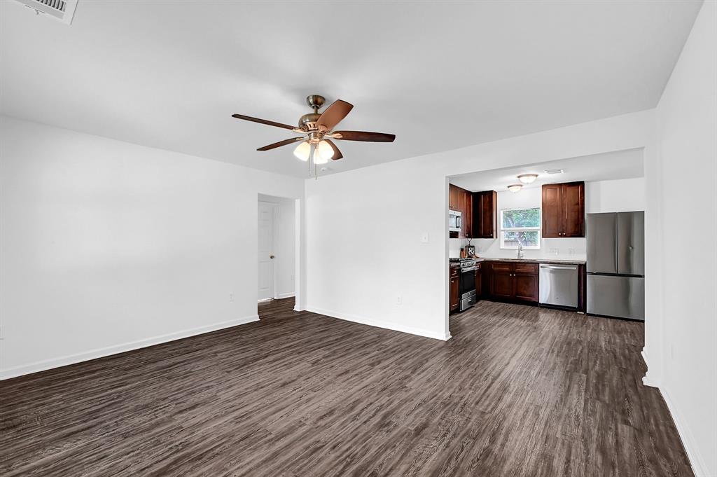 304 E Foley Street, Alvin, Texas image 3