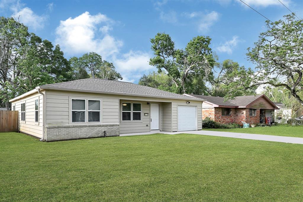 304 E Foley Street, Alvin, Texas image 2