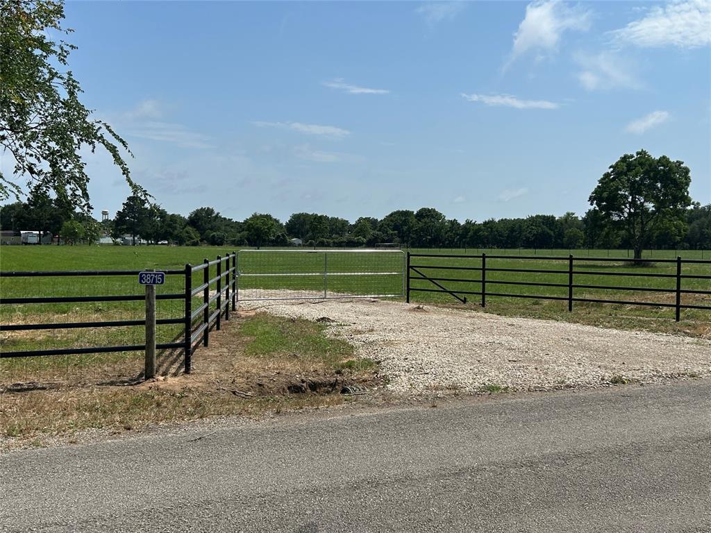38715 Wiggins Road, Hempstead, Texas image 3