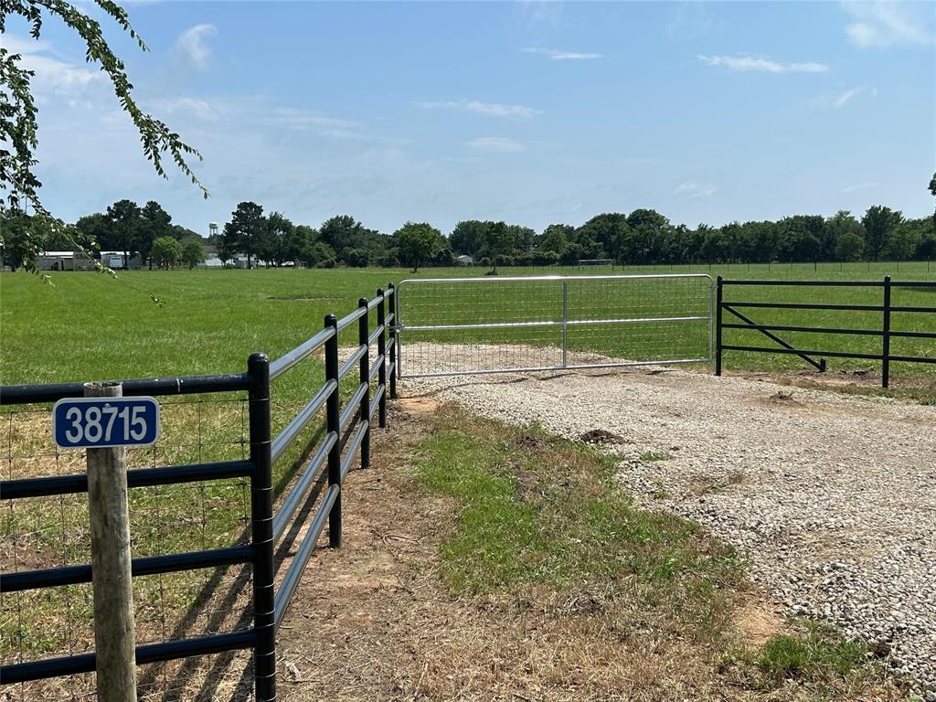 38715 Wiggins Road, Hempstead, Texas image 9