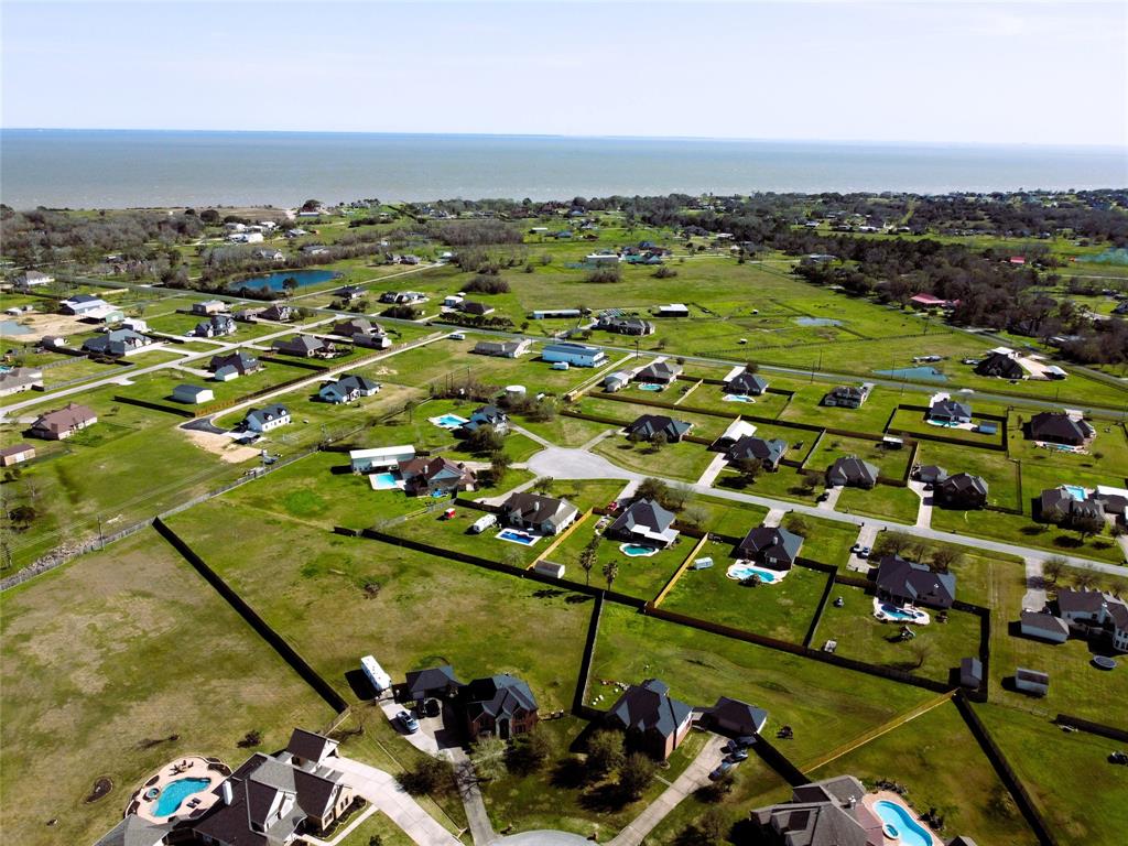 9035 Tumblewood Drive, Beach City, Texas image 10