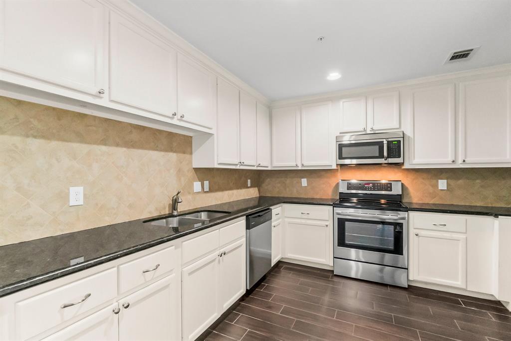 35 April Point Drive, Conroe, Texas image 11