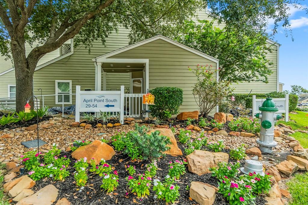 35 April Point Drive, Conroe, Texas image 2