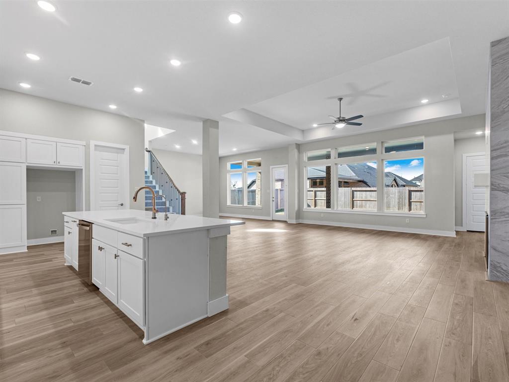 property-search 3 5503 Holly Hollow