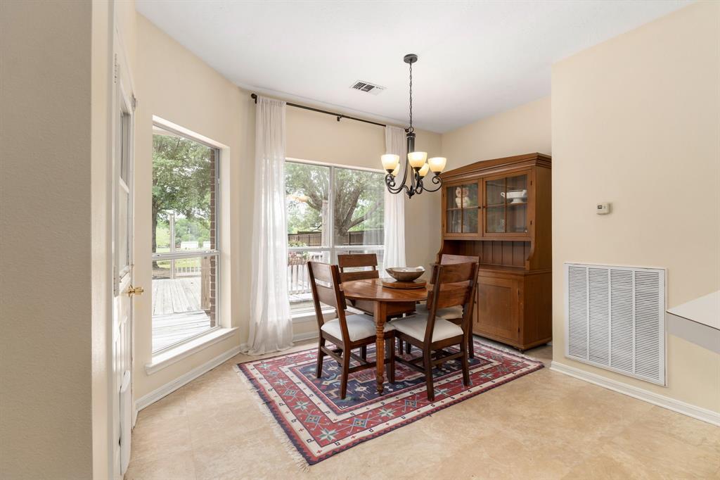 2807 Shadow Lawn Street, Brenham, Texas image 10