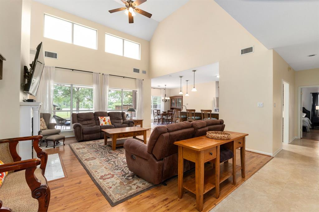2807 Shadow Lawn Street, Brenham, Texas image 6