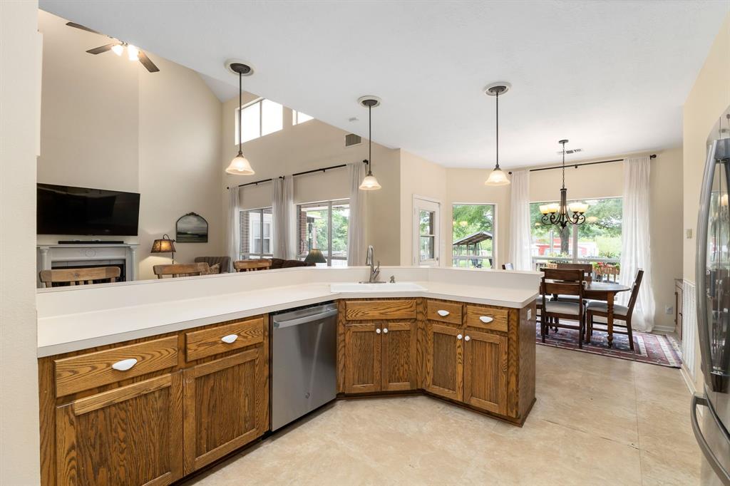 2807 Shadow Lawn Street, Brenham, Texas image 12