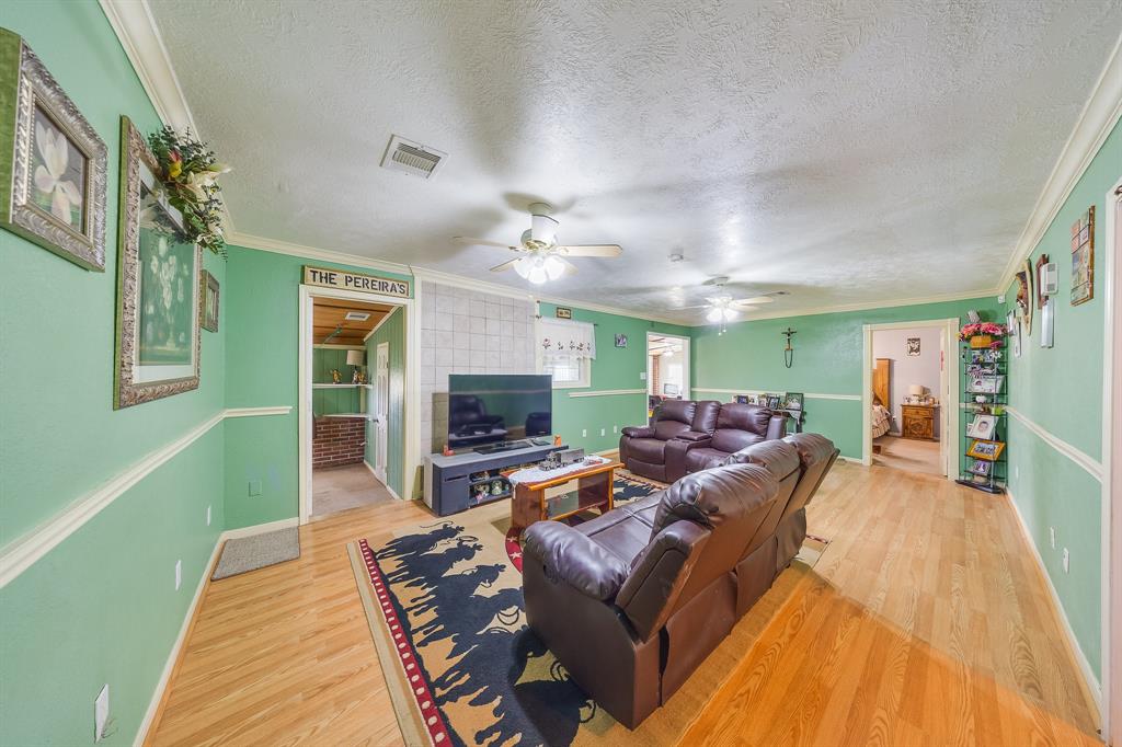 20426 Bracewell Road, Bedias, Texas image 6