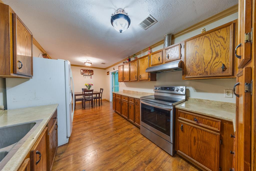 20426 Bracewell Road, Bedias, Texas image 5